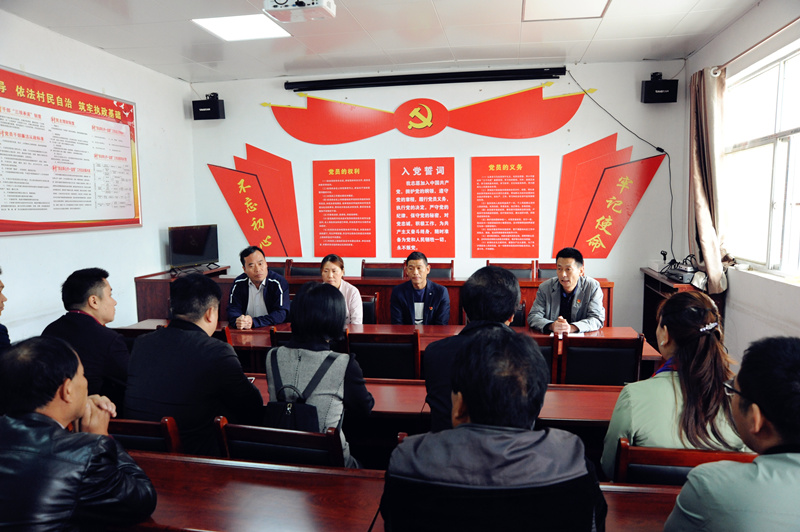 開元礦業(yè)集團(tuán)捐資助力龍石村村委會議室落成